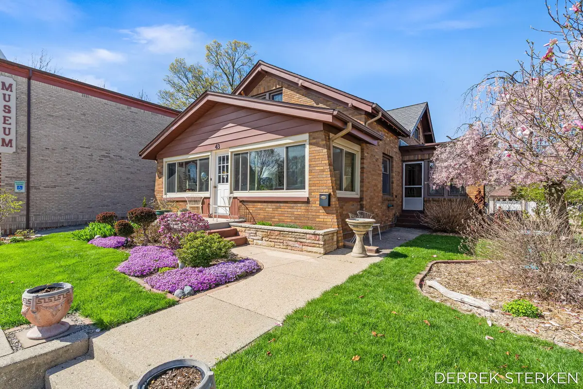 43 E Main Avenue, Zeeland, MI 49464 - #1