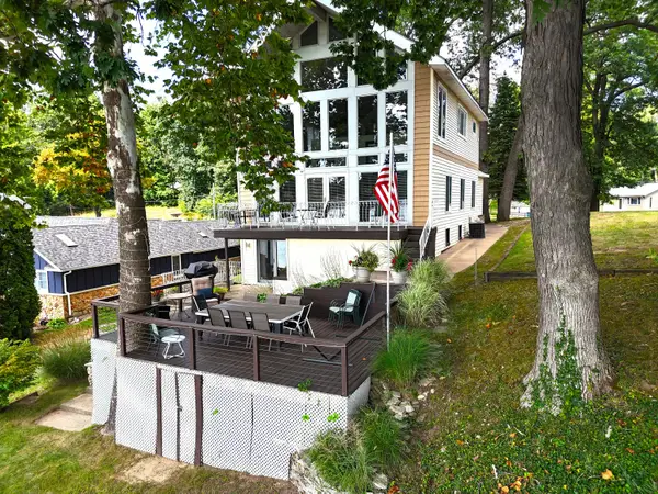 93810 Lake Court, Dowagiac, MI 49047