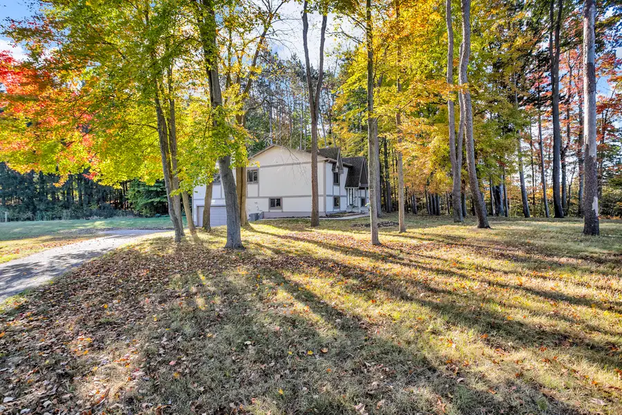 4042 Burns Road, Howell, MI 48855 - #2