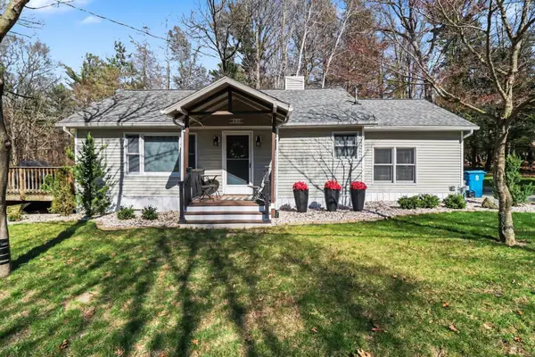90 S Clymer Street, Pentwater, MI 49449
