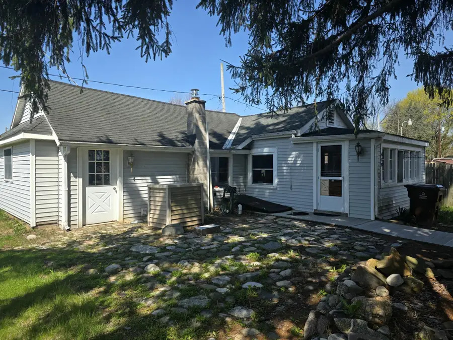 419 Jermyn Street, Ionia, MI 48846 - #3