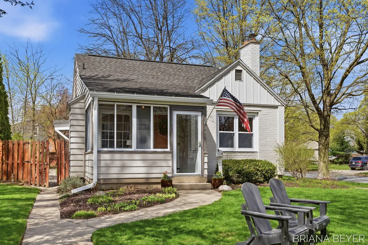 1757 Warwick Road Se, East Grand Rapids, MI 49506 - #1
