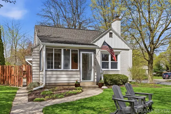 1757 Warwick Road Se, East Grand Rapids, MI 49506