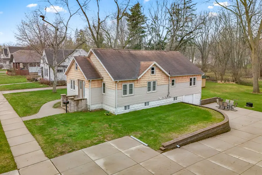90 Rippon Avenue, Hillsdale, MI 49242 - #2