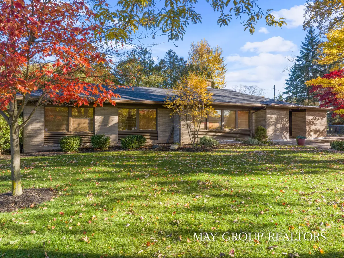 2727 Cascade Road Se, Grand Rapids, MI 49506 - #1