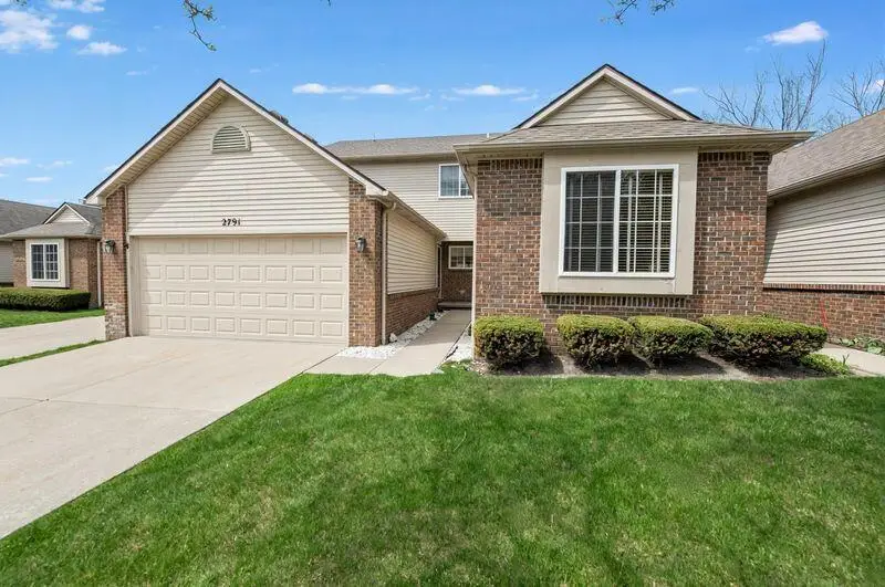 2791 N Moonglow Court N #49, Hartland, MI 48353 - #1