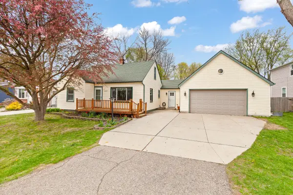 1047 Arthur Drive, Troy, MI 48083
