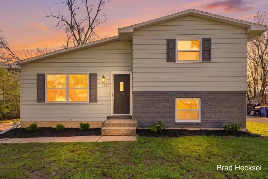 1742 Woodlawn Avenue Se, Grand Rapids, MI 49506 - #2