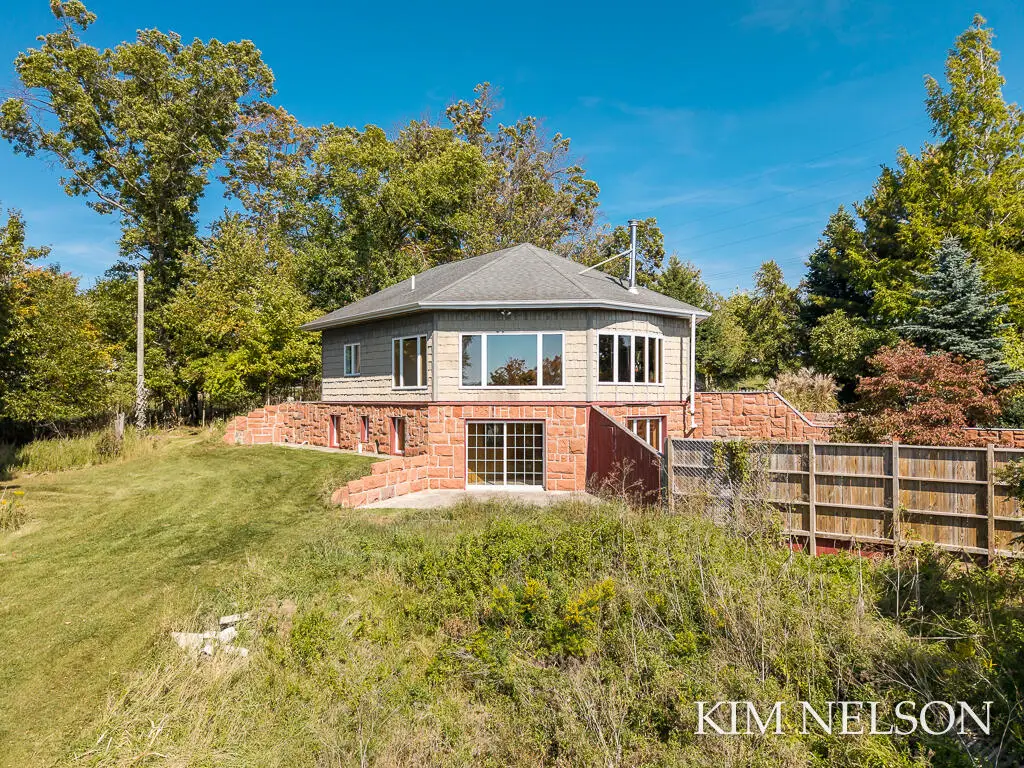 925 S Lake Street, Whitehall, MI 49461 - #1