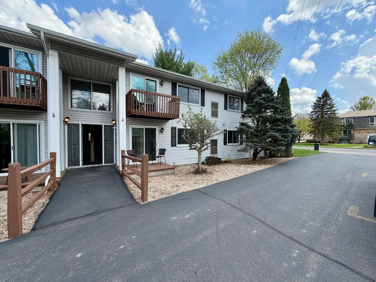 682 W Middle Street #Unit 4, Chelsea, MI 48118 - #1