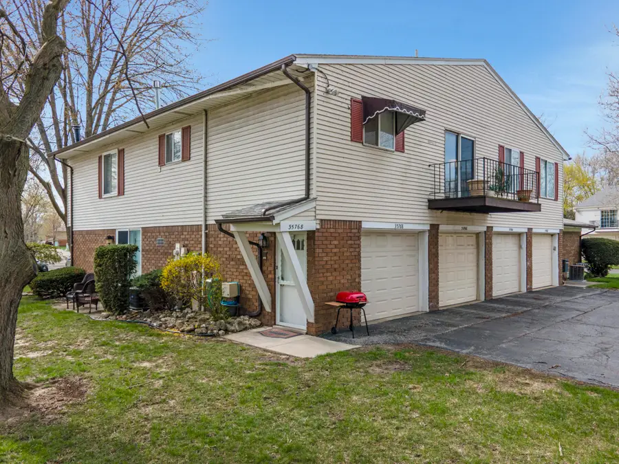 35768 Union Lake Road, Harrison Township, MI 48045 - #2