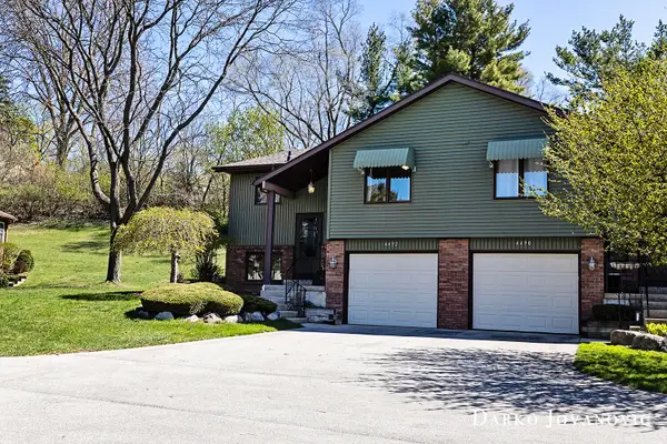 4492 North Valley Drive Ne, Grand Rapids, MI 49525