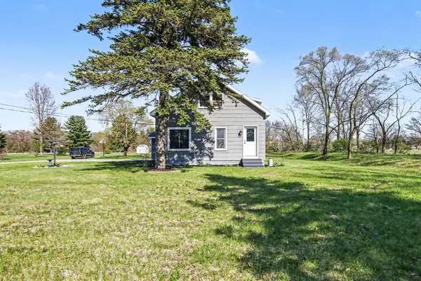 924 S Wolf Lake Road, Muskegon, MI 49442