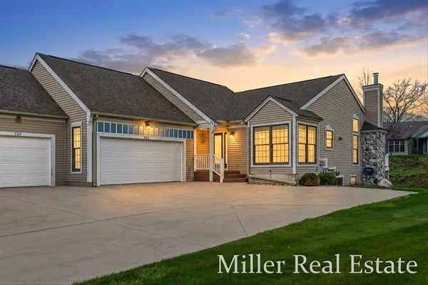 703 W Woodlawn Avenue, Hastings, MI 49058