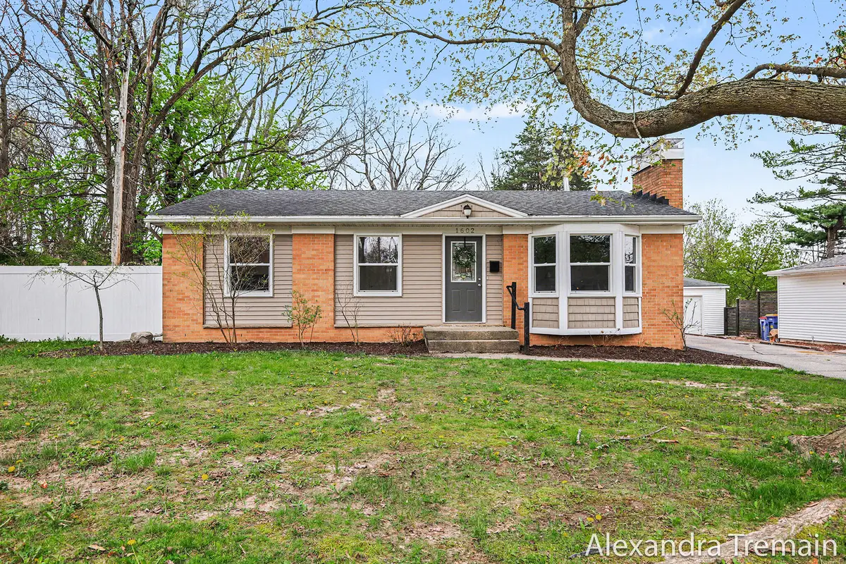 1602 4th Street Nw, Grand Rapids, MI 49504 - #1