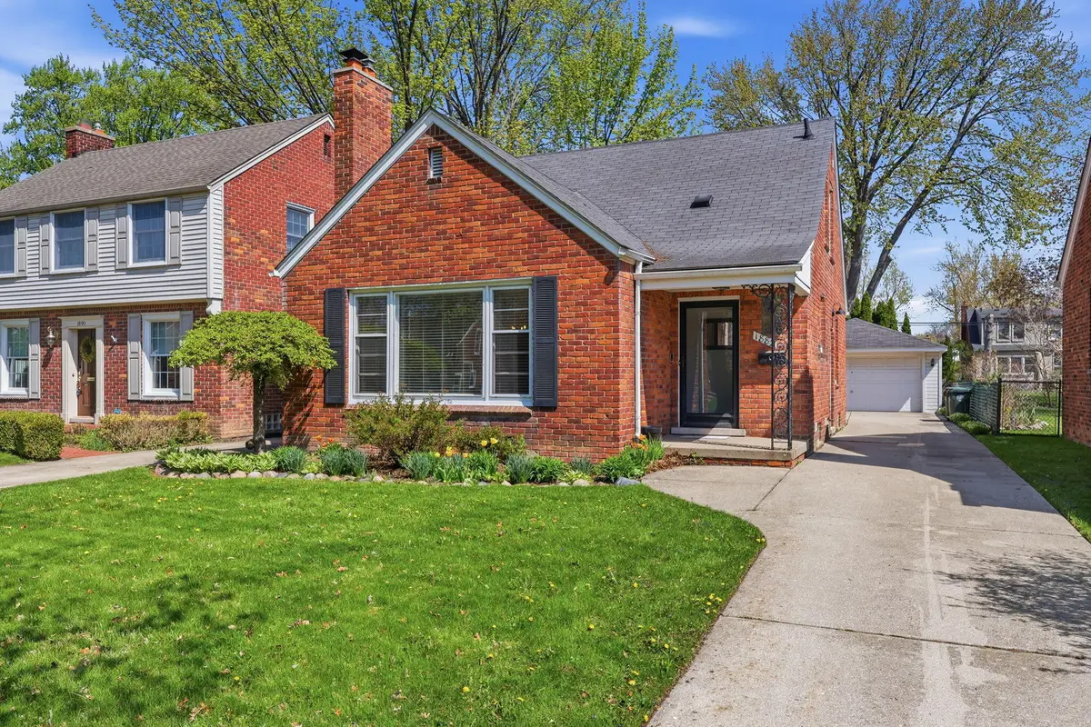 1882 Kenmore Drive, Grosse Pointe Woods, MI 48236 - #1