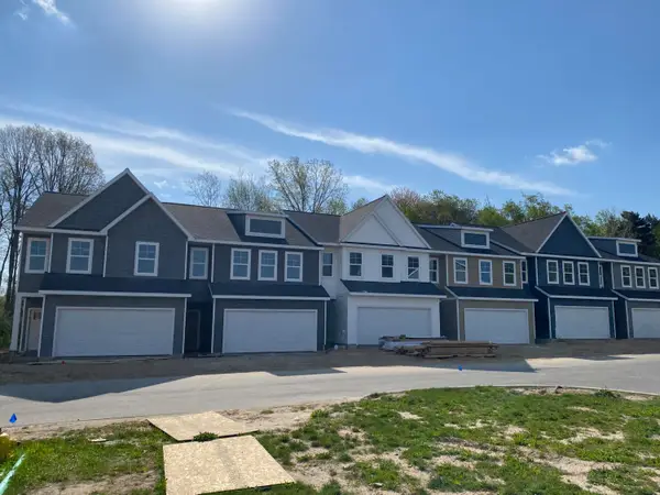 4858 Hidden River Avenue Sw #57, Wyoming, MI 49418
