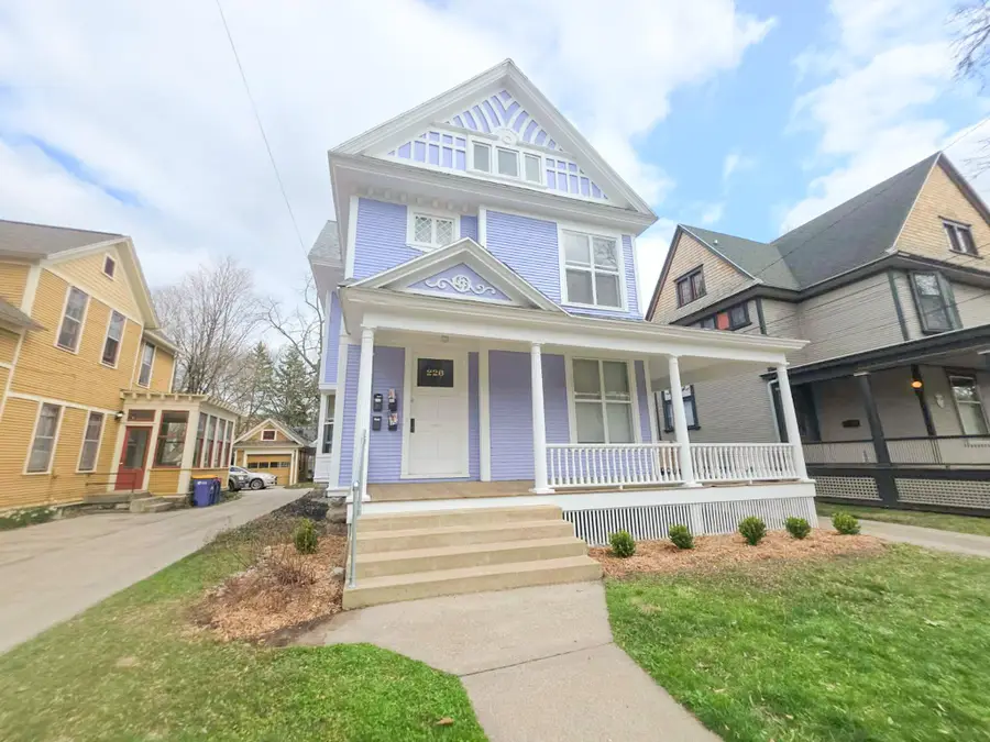 226 College Avenue Ne, Grand Rapids, MI 49503 - #2