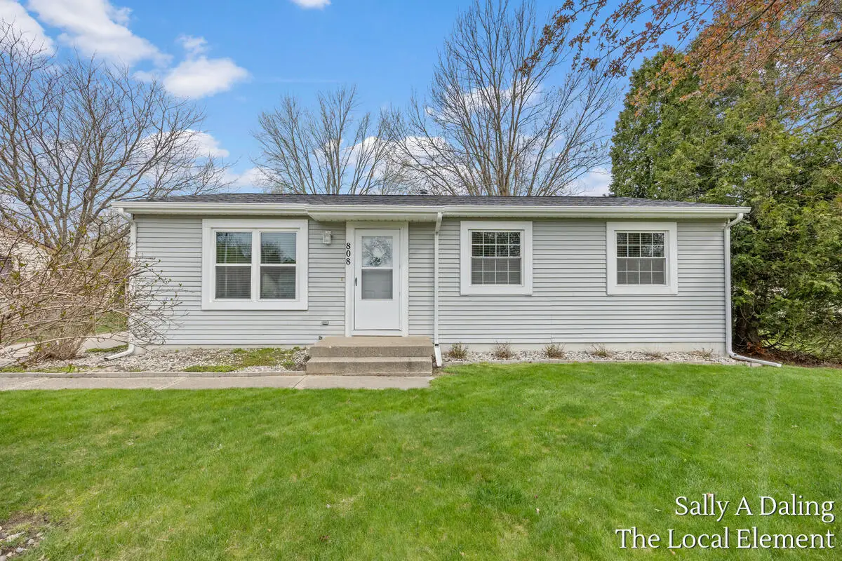 808 E Grant Street, Greenville, MI 48838 - #1