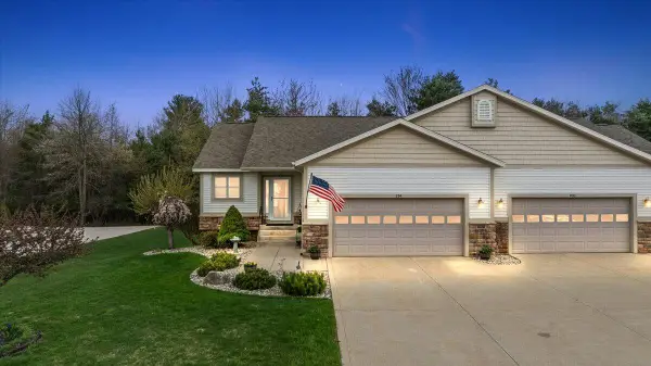894 N Sandalwood Circle, Norton Shores, MI 49441