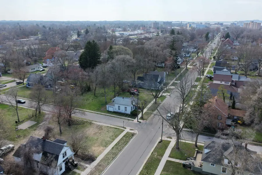 555 Amity Avenue, Muskegon, MI 49442 - #2