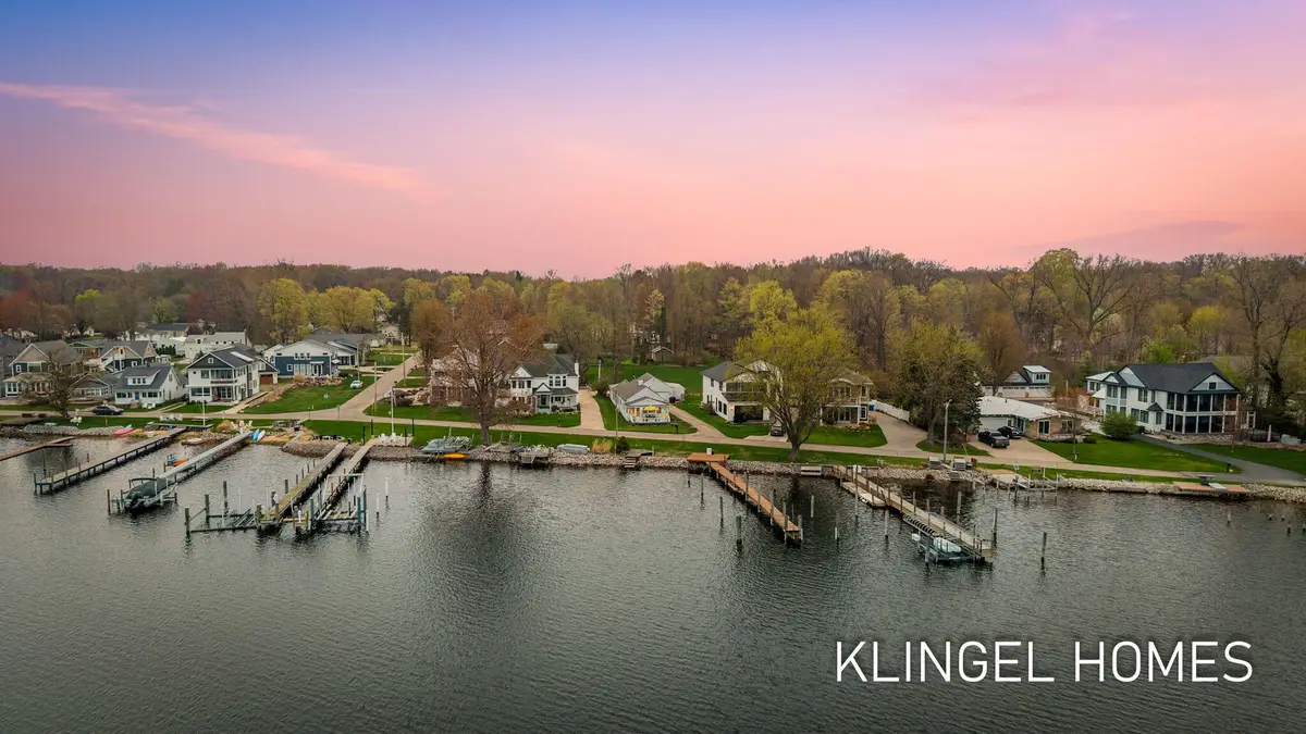 16527 Lakeview Street, Spring Lake, MI 49456 - #1