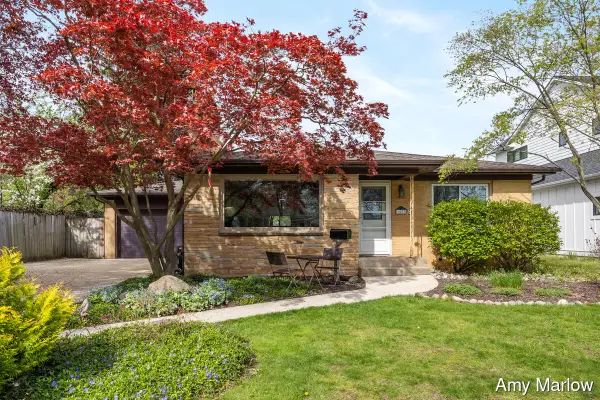 1553 Ridgewood Avenue Se, East Grand Rapids, MI 49506