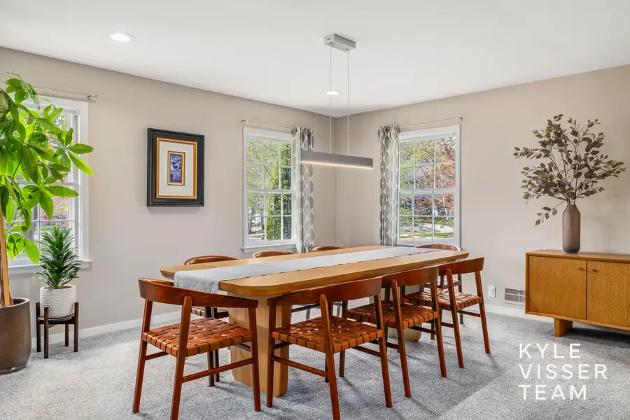 2405 Oakwood Drive Se, East Grand Rapids, MI 49506 - #2