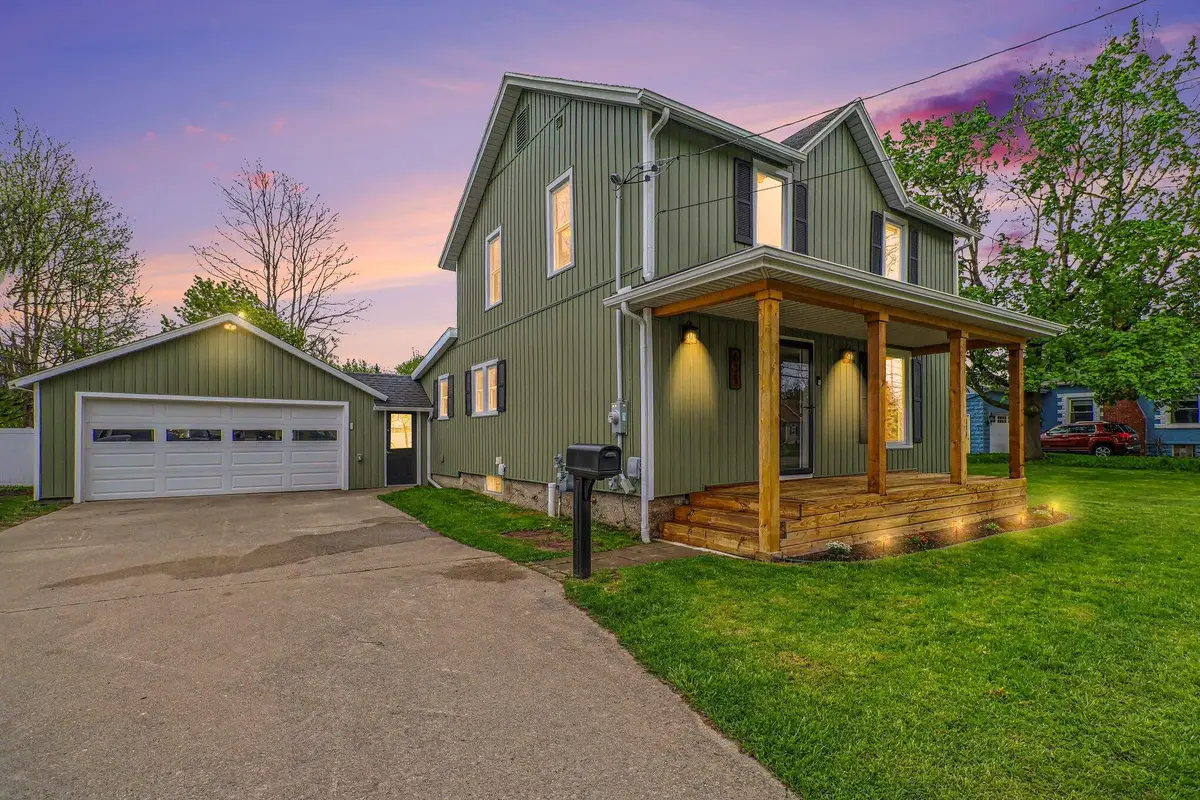 611 S Farmer Street, Otsego, MI 49078 - #1