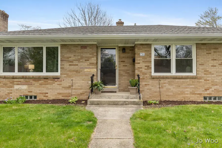 731 Larkspur Avenue Nw, Grand Rapids, MI 49504 - #2