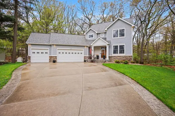 18099 Woodland Trail, Spring Lake, MI 49456