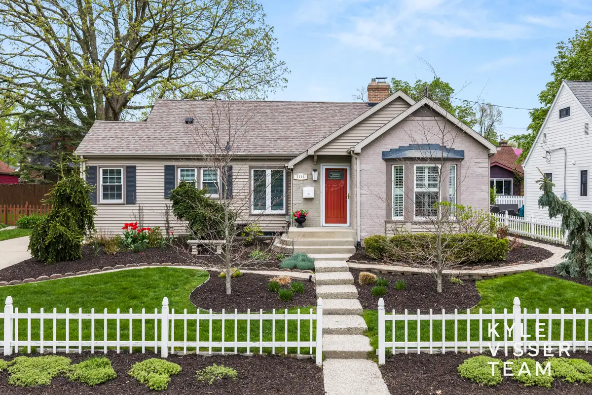 1114 Keneberry Way Se, East Grand Rapids, MI 49506 - #1