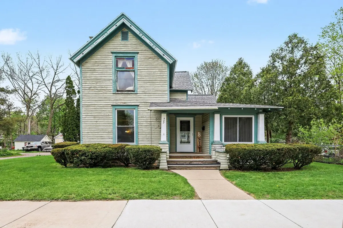 527 N Monroe Street, Lowell, MI 49331 - #1