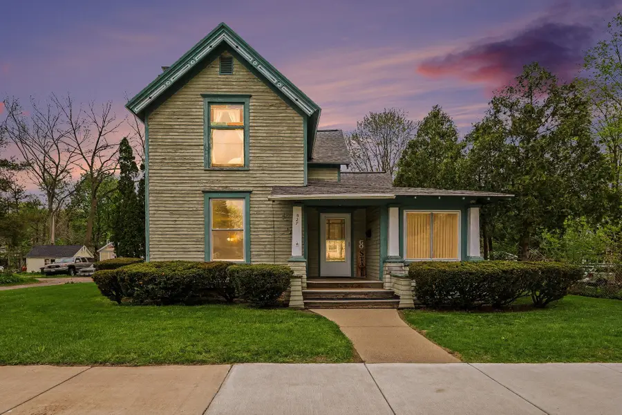 527 N Monroe Street, Lowell, MI 49331 - #2