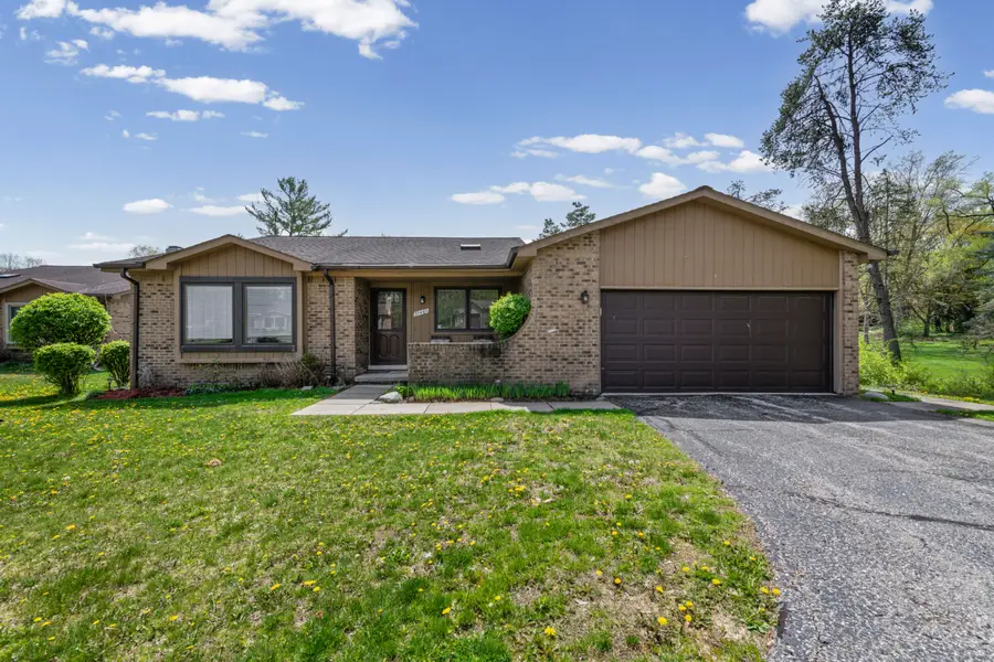 31461 Orchard Brook Court, Farmington Hills, MI 48336 - #2