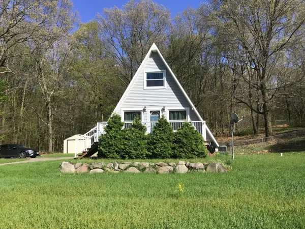 1135 Marsh Road, Plainwell, MI 49080