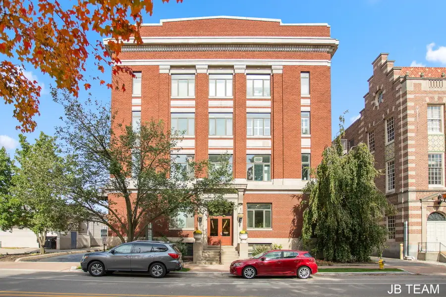 17 W 10th Street #220, Holland, MI 49423 - #3