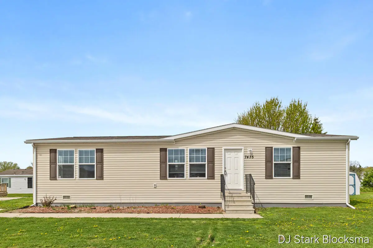 7435 Bronco Drive Se, Caledonia, MI 49316 - #1