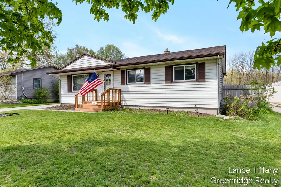 3225 Abington Drive Nw, Grand Rapids, MI 49544 - #2