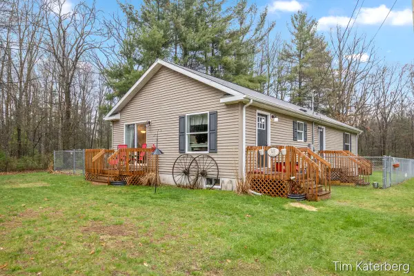 162 S Locust Avenue, White Cloud, MI 49349