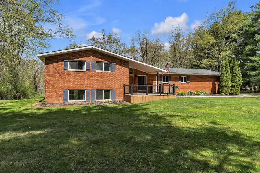 11273 9 Mile Road, South Lyon, MI 48178 - #3