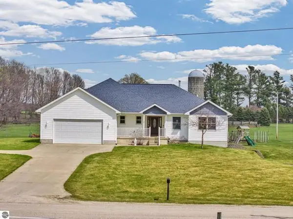 8965 S 35 Road, Cadillac, MI 49601