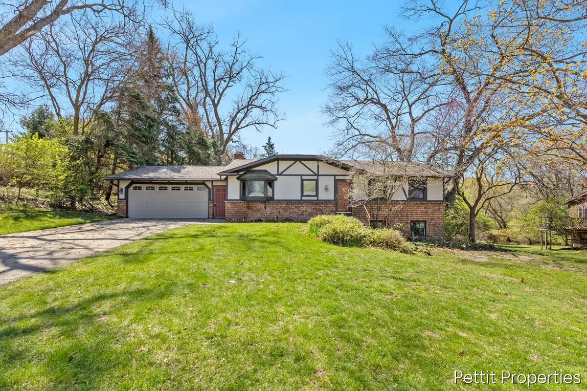 2160 Fox Ridge Drive Ne, Grand Rapids, MI 49505 - #1
