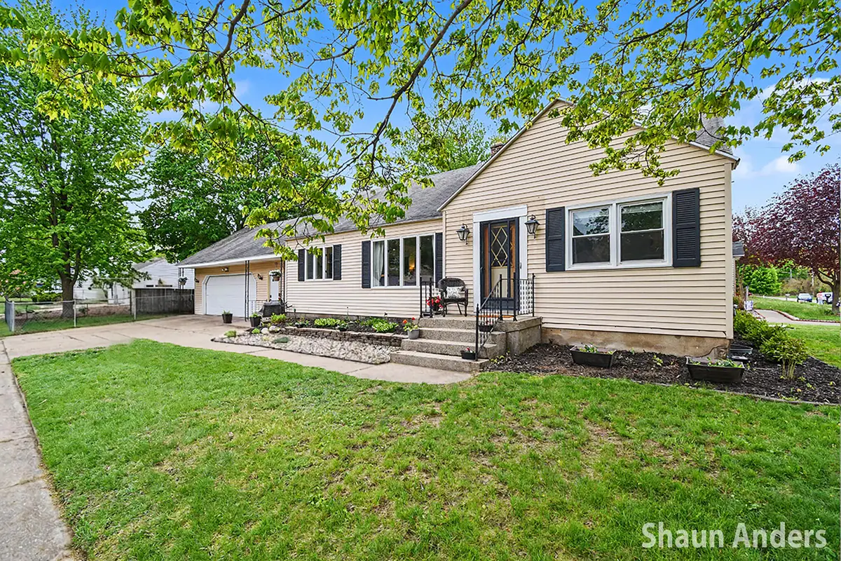 2024 30th Street Sw, Wyoming, MI 49519 - #1