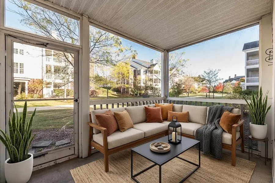 922 W Summerfield Glen Circle, Ann Arbor, MI 48103 - #2
