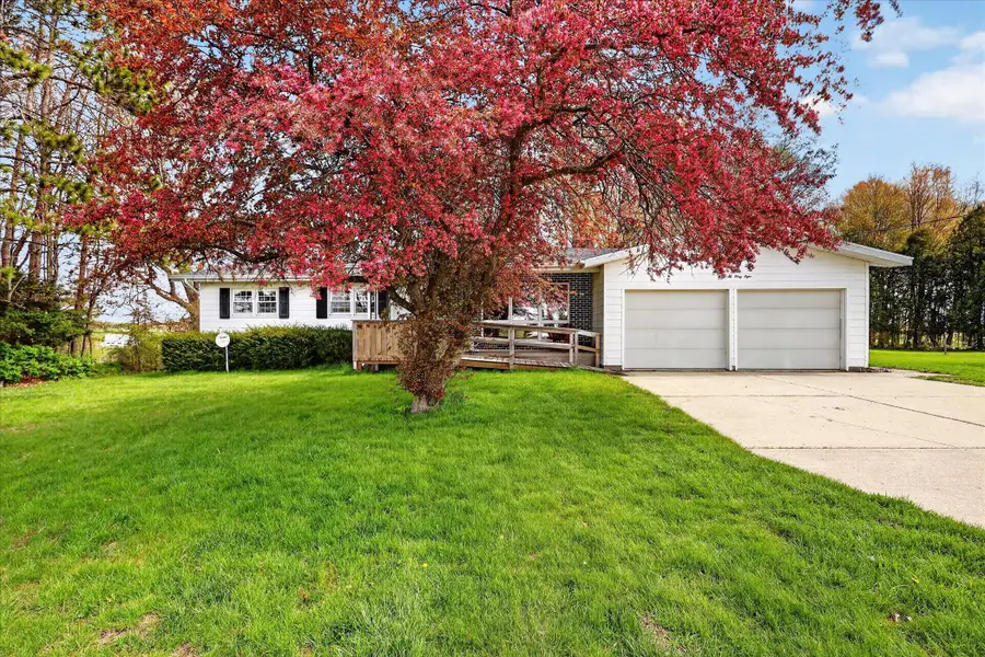 4648 N Neff Road, Edmore, MI 48829 - #2