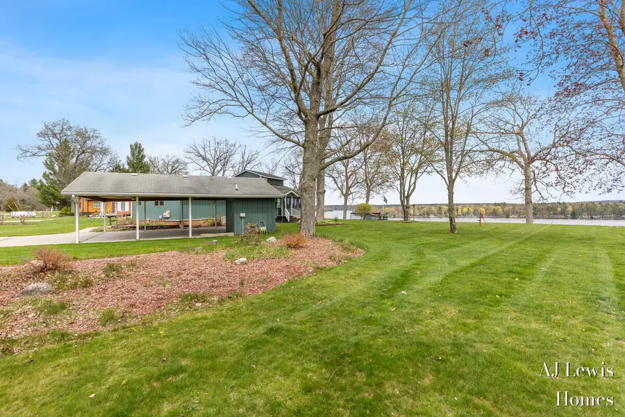 5330 Woodside Drive, Newaygo, MI 49337 - #3