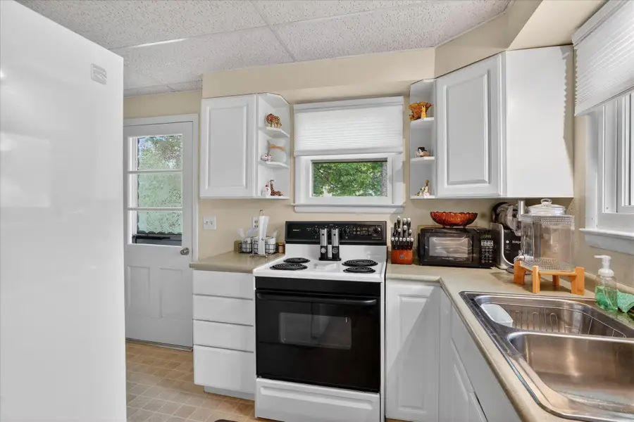 828 Fleming Avenue, Jackson, MI 49202 - #2