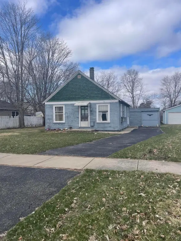 166 S Pleasant Street, Lowell, MI 49331