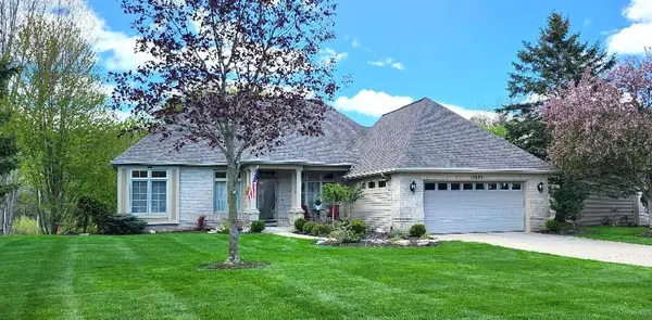 1698 Oakleigh Woods Drive Nw #7, Grand Rapids, MI 49504